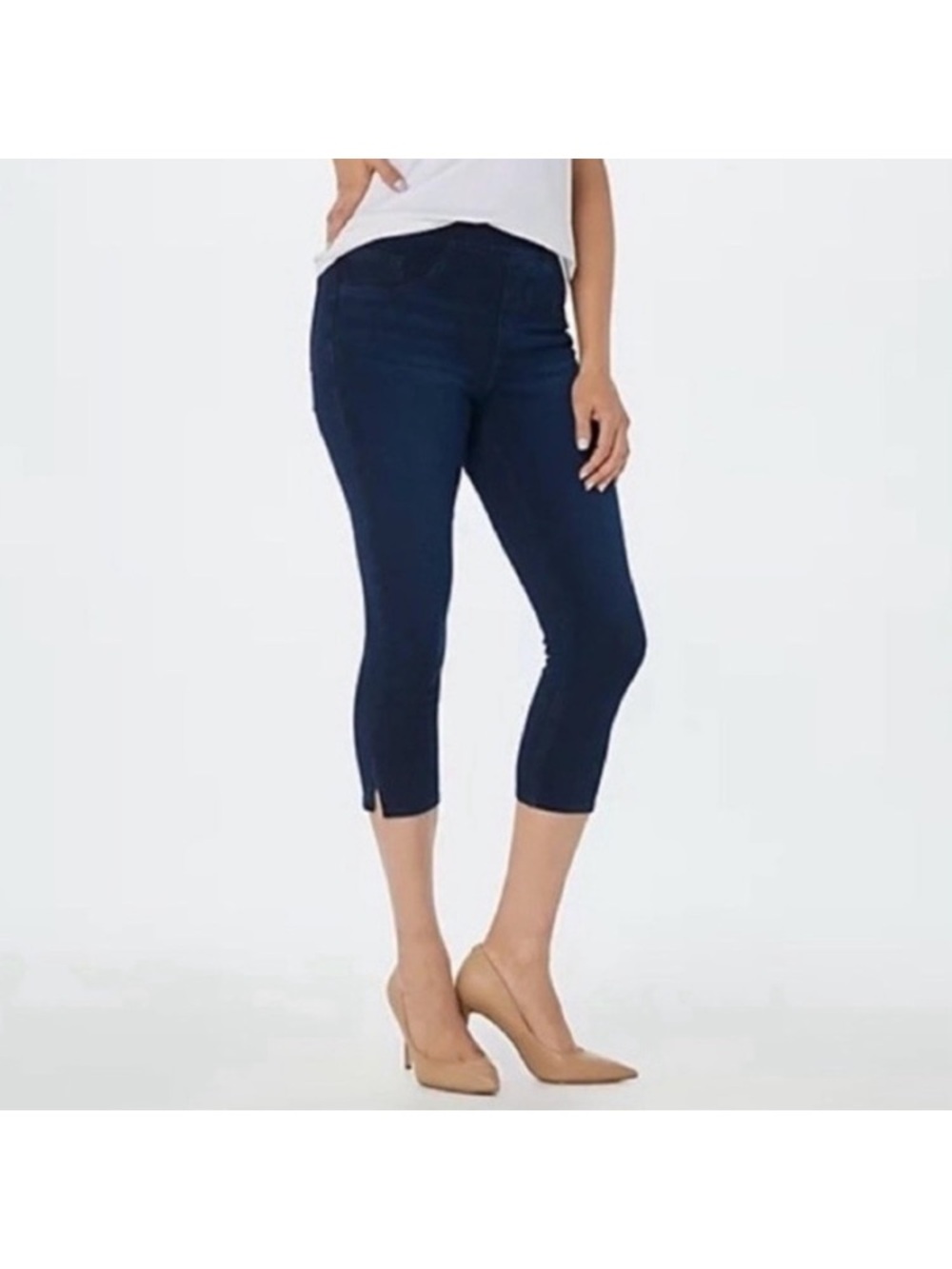 Spanx Pull on Elastic Waistband Stretchy Jeans Capri Pants Size M Casual